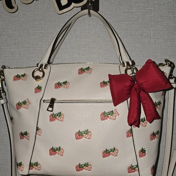 Coach Kacey Satchel bag in chalk pebbled leather with a strawberry print - Picture 2 of 5